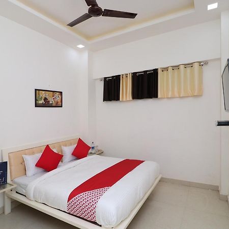 Oyo 13406 Hotel Golden Leaf بريلي المظهر الخارجي الصورة