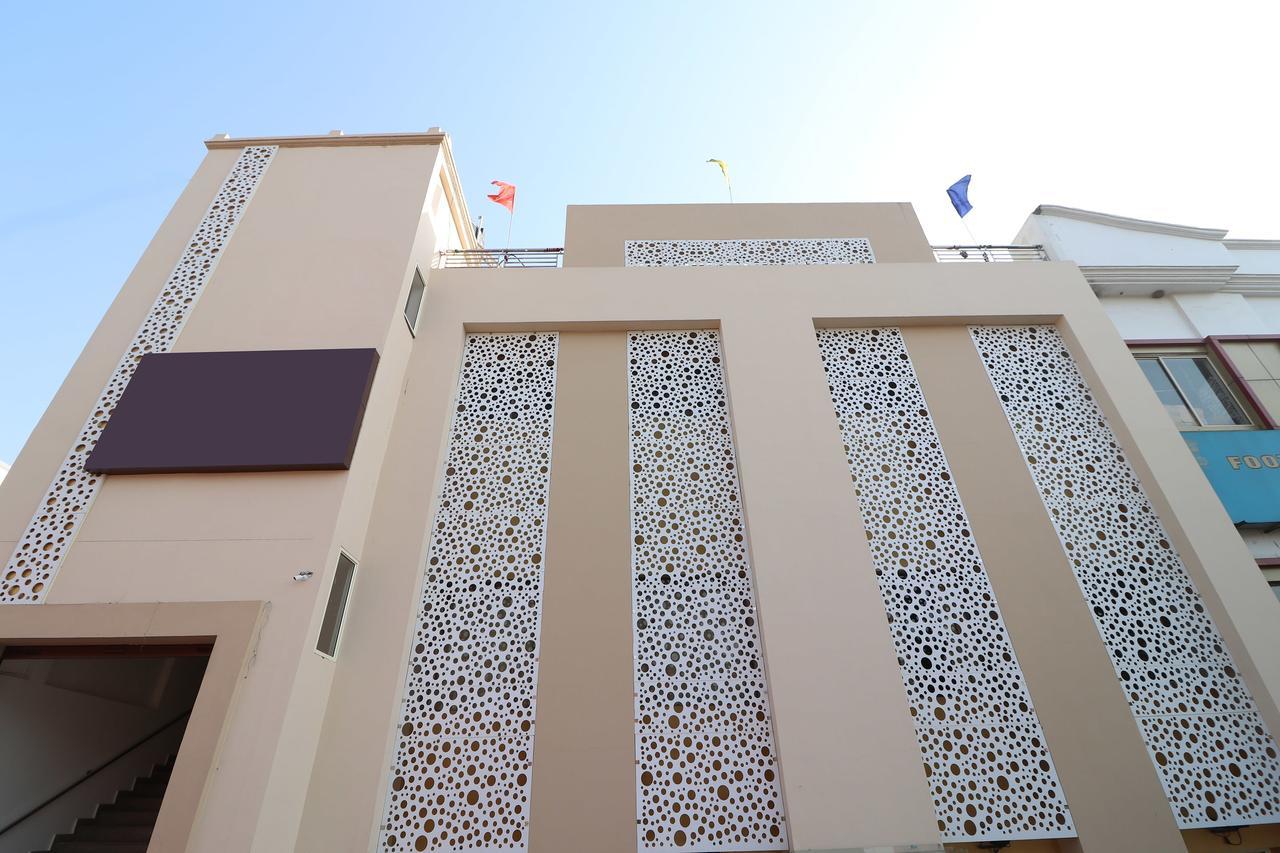 Oyo 13406 Hotel Golden Leaf بريلي المظهر الخارجي الصورة