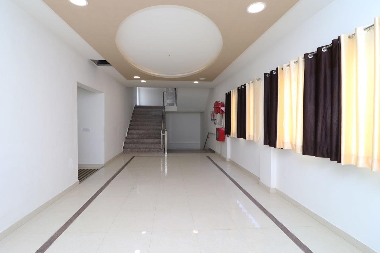 Oyo 13406 Hotel Golden Leaf بريلي المظهر الخارجي الصورة