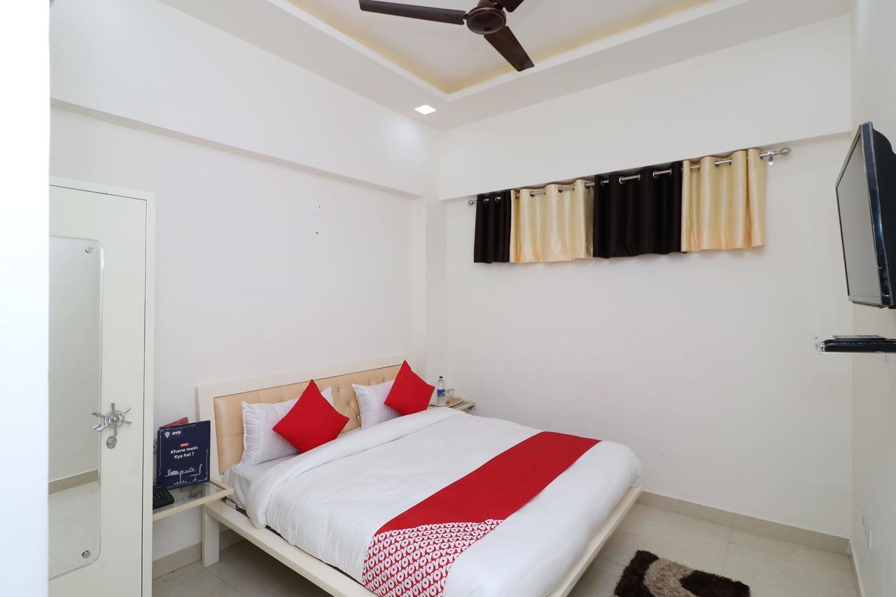 Oyo 13406 Hotel Golden Leaf بريلي المظهر الخارجي الصورة
